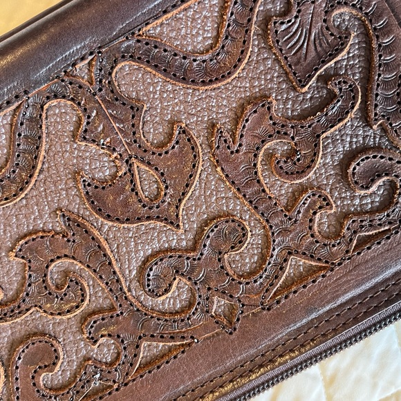 Leaders In Leather Hand Tooled Wristlet - Picture 6 of 8